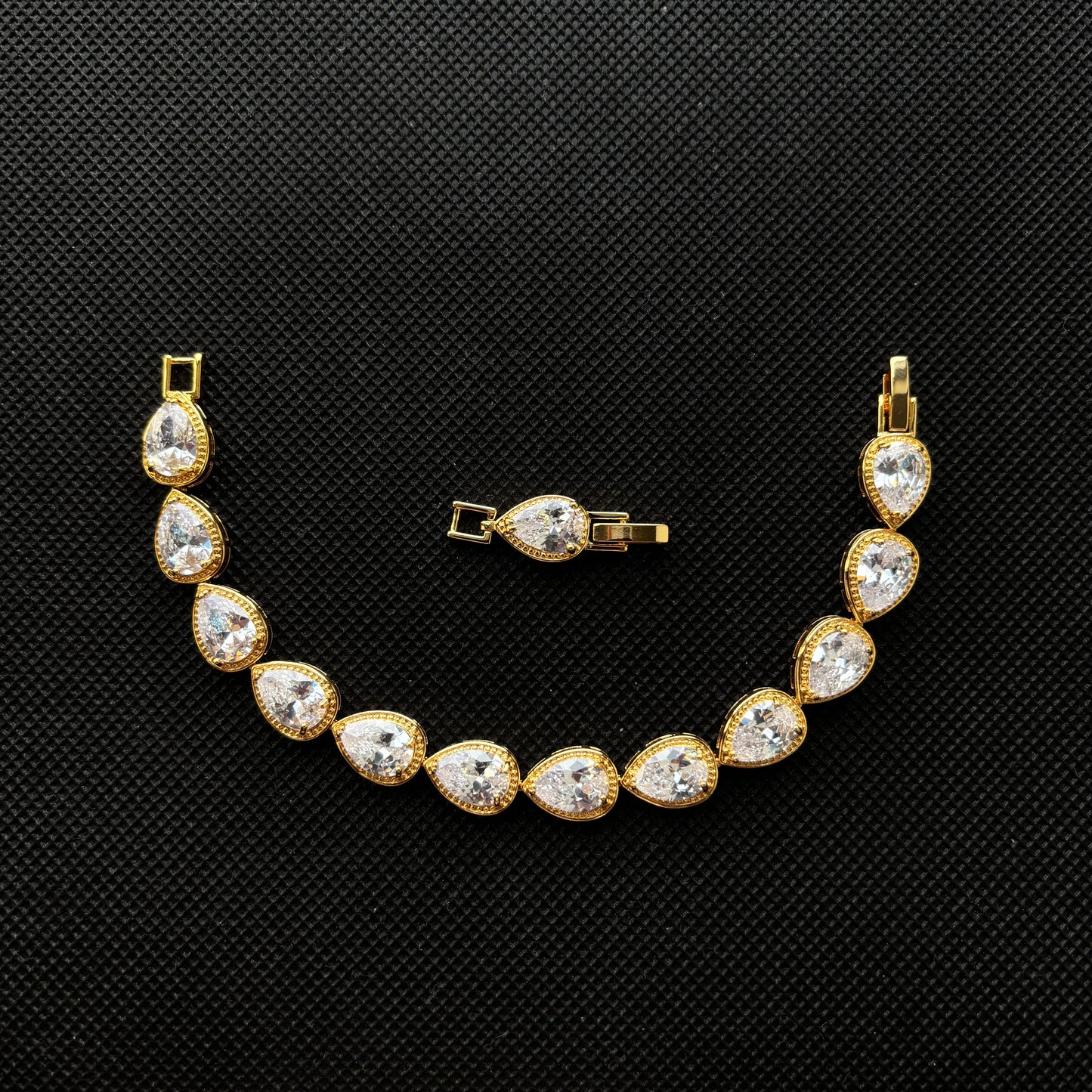 Raindrop Bracelet (Gold)