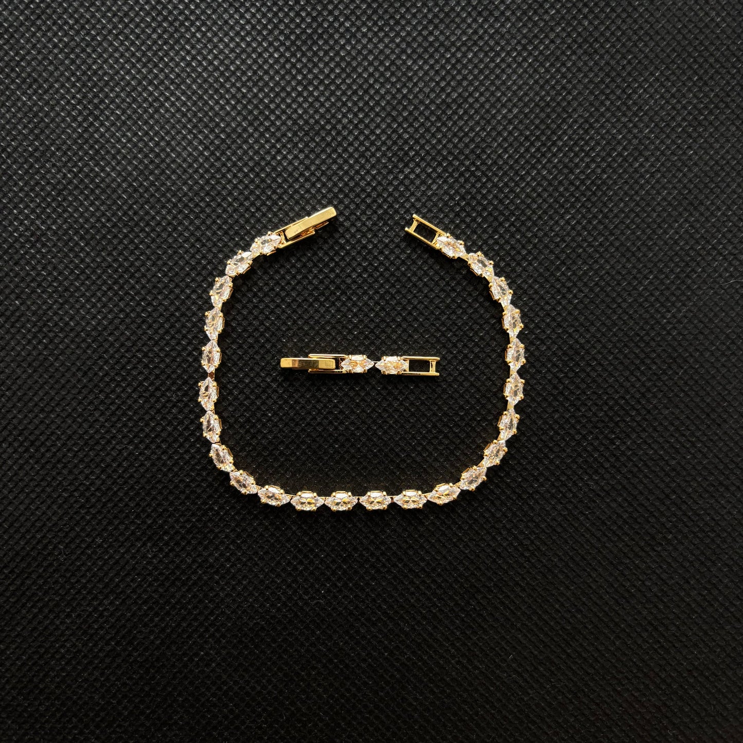 Tiny Crystal Bracelet (Gold)