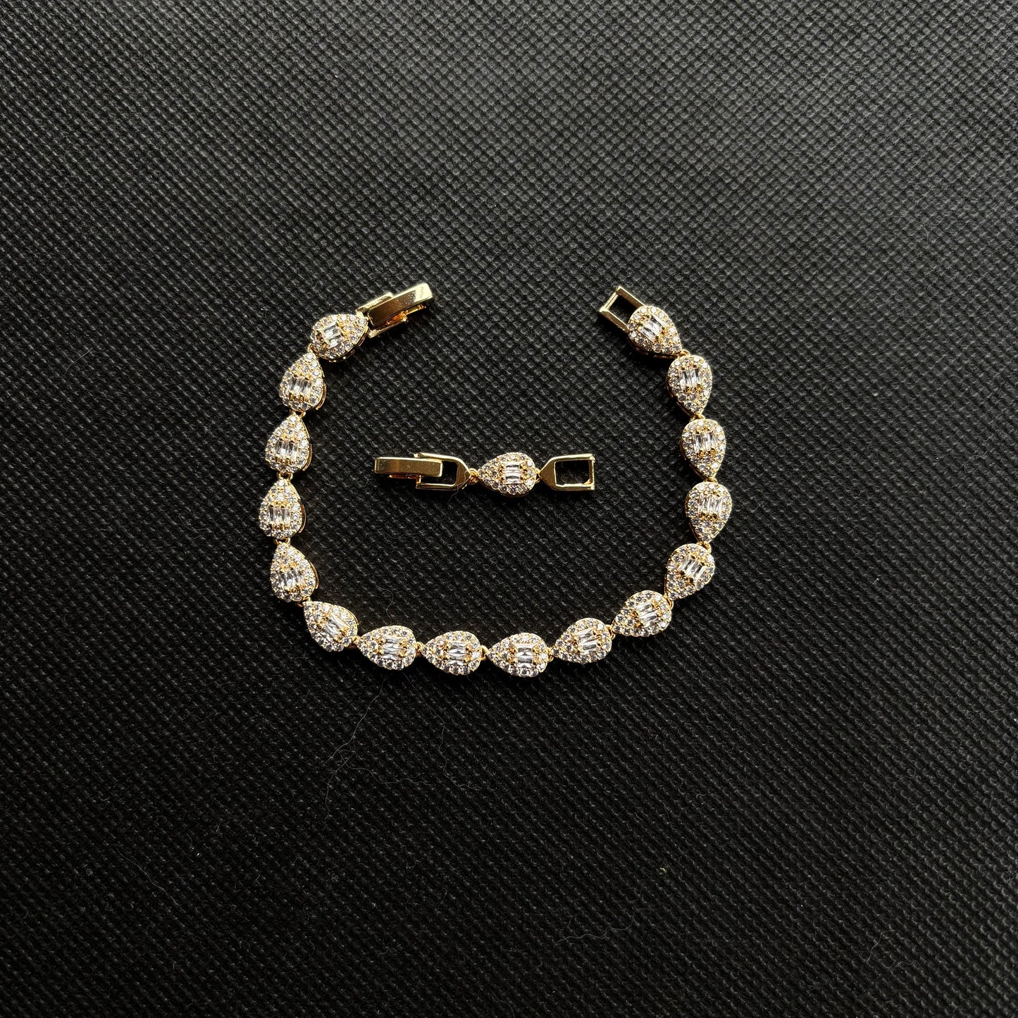 Droplet Bracelet (Gold)