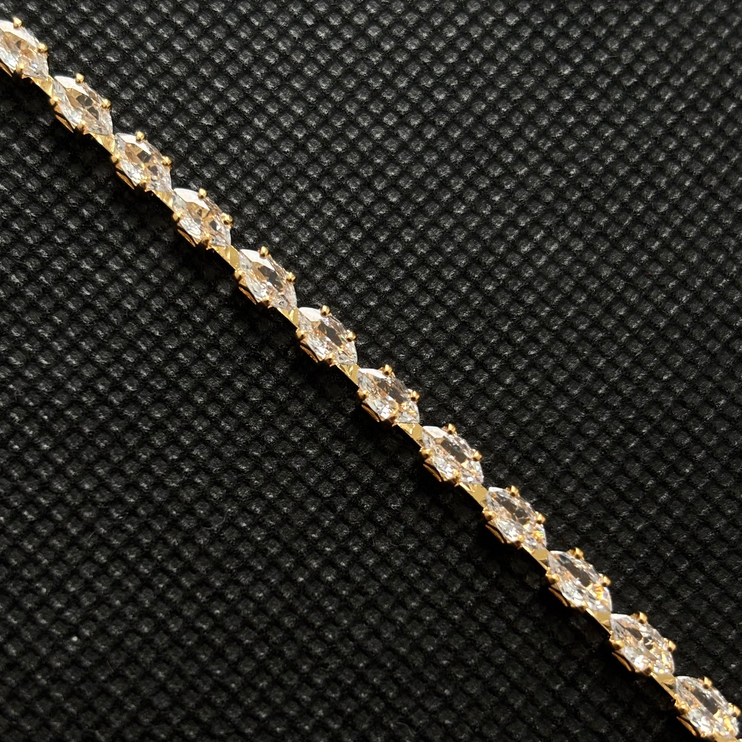 Tiny Crystal Bracelet (Gold)