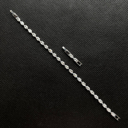 Winziges Kristallarmband