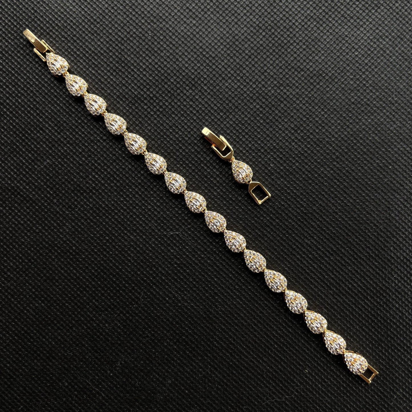 Droplet Bracelet (Gold)