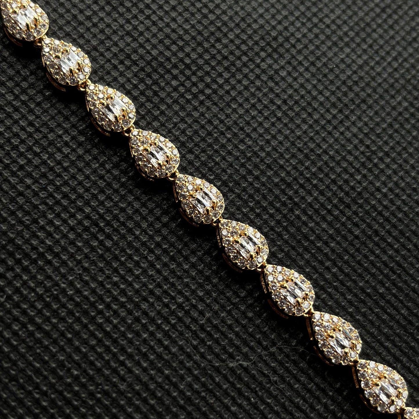 Droplet Bracelet (Gold)