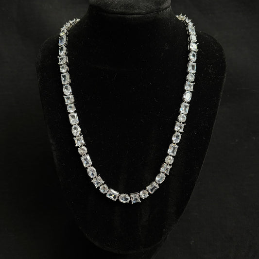 Quadratische Kristallkette Silber